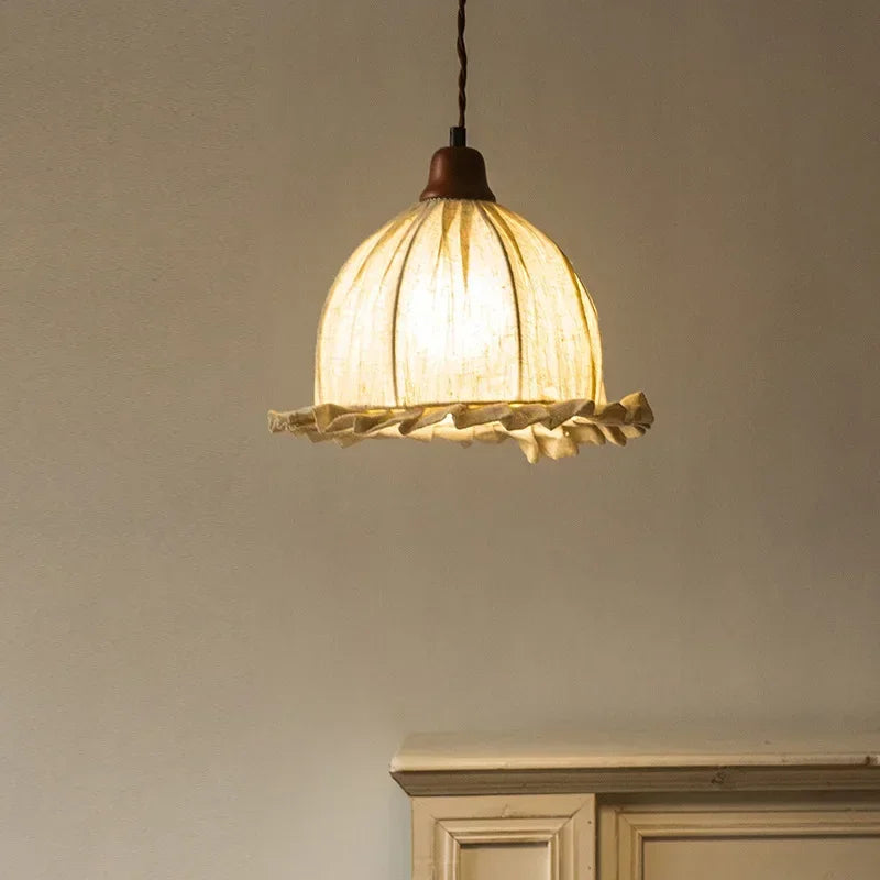Romantic bud chandelier in cotton and linen - vue 3 sur 8