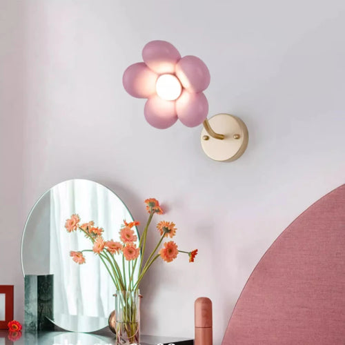 Pink petal wall light for princess bedroom - vue 3 sur 7