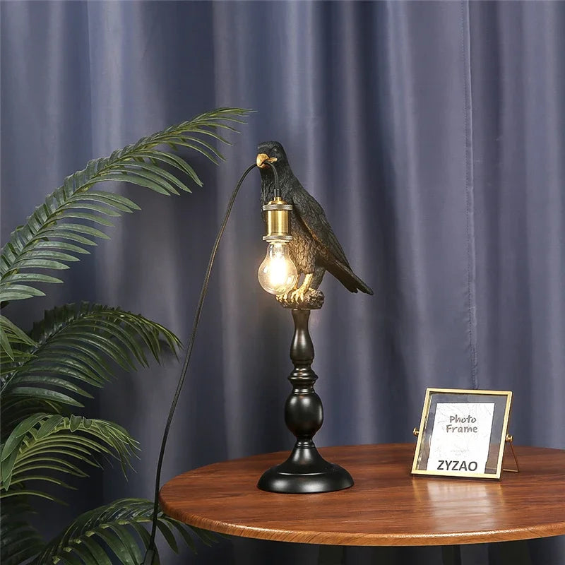 Modern resin bird-shaped desk lamp with golden beak - vue 6 sur 7