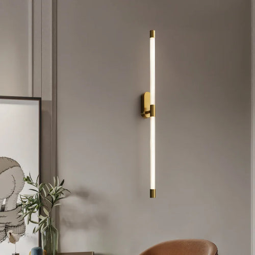Minimalist acrylic LED wall light with metallic dimmer - vue 4 sur 10