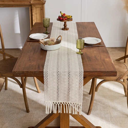 Beige boho woven table runner with geometric tassels - vue 6 sur 7