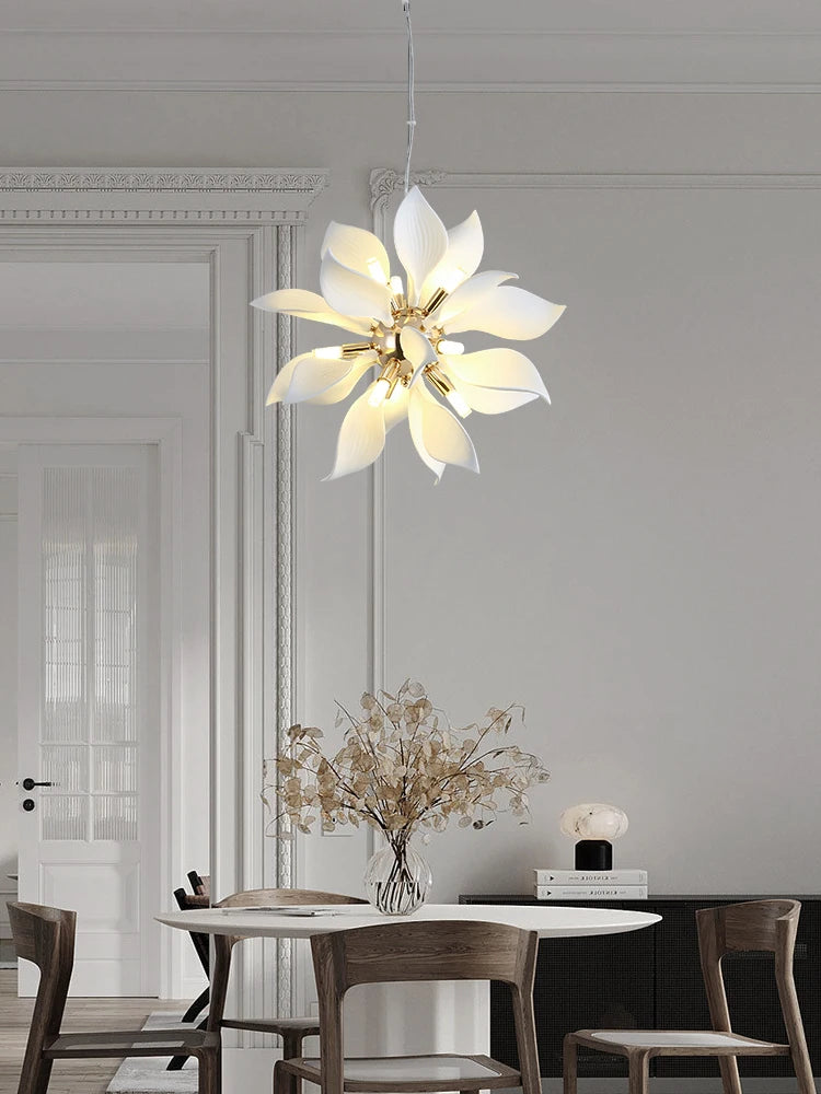 Square ceramic chandelier with hanging flower petals - vue 4 sur 14