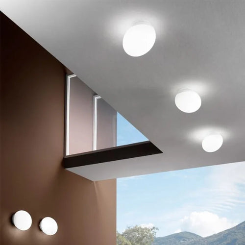 Italian white glass wall light for modern interiors - vue 4 sur 6