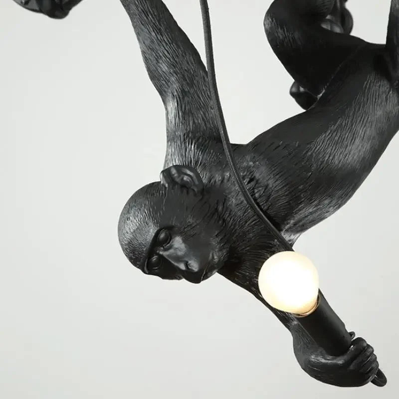 Resin LED pendant ceiling light with climbing monkey, creative animal nordic design - vue 5 sur 7