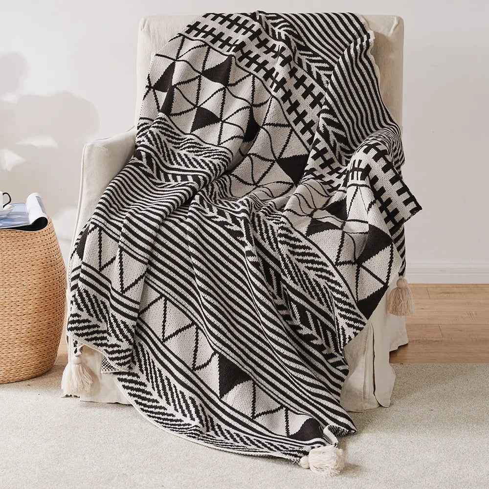 Soft boho knitted throw with tassels and geometric pattern - vue 4 sur 6