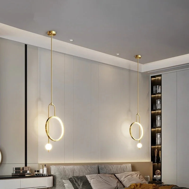 Modern pendant light with gold ring and minimalist Nordic lighting - vue 4 sur 12