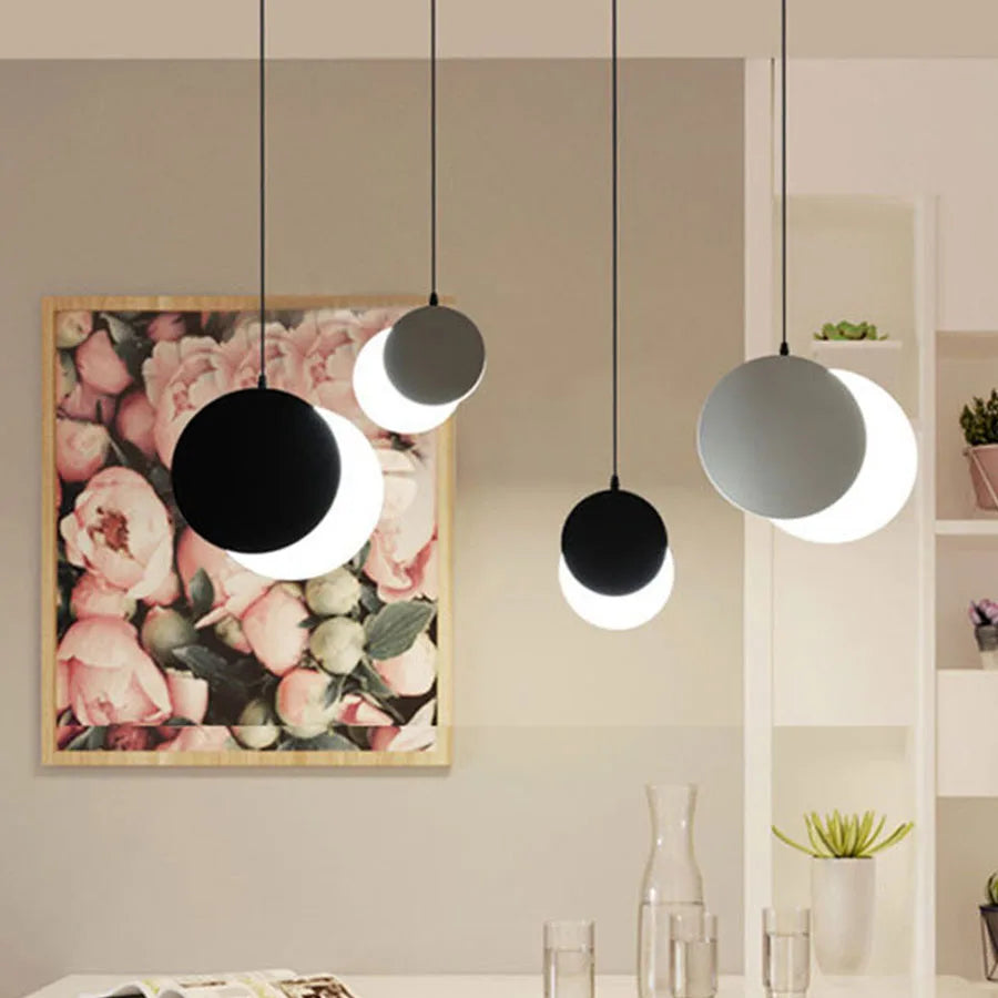 Modern decorative moon design pendant light for indoor use - vue 3 sur 10