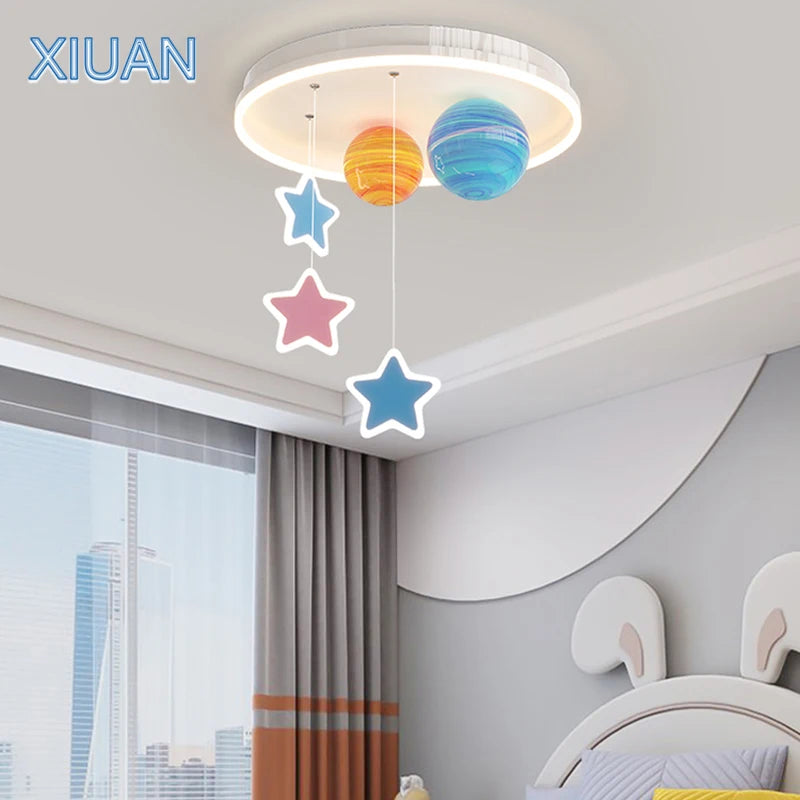 Creative nursery chandelier with colourful glass planets and stars - vue 4 sur 7
