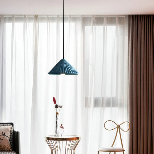 Modern LED hat-shaped chandelier for indoor lighting - vue 4 sur 15