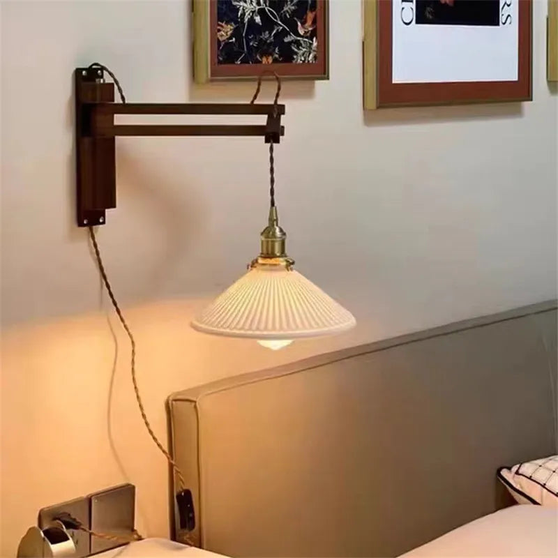Japanese wooden wall light with retro ceramic lampshade - vue 4 sur 17