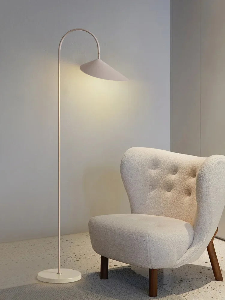 Cream style medieval floor lamp - vue 5 sur 5