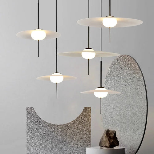 Nordic design flying saucer pendant light for cafés and bars - vue 3 sur 8