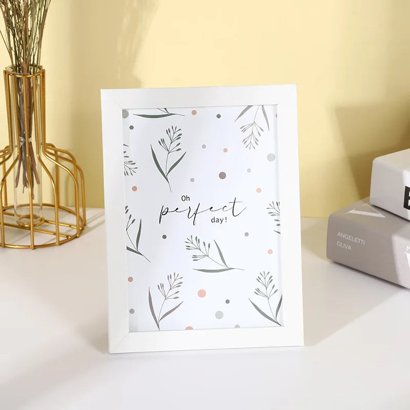 Modern wooden photo frame for interior decoration - vue 9 sur 10