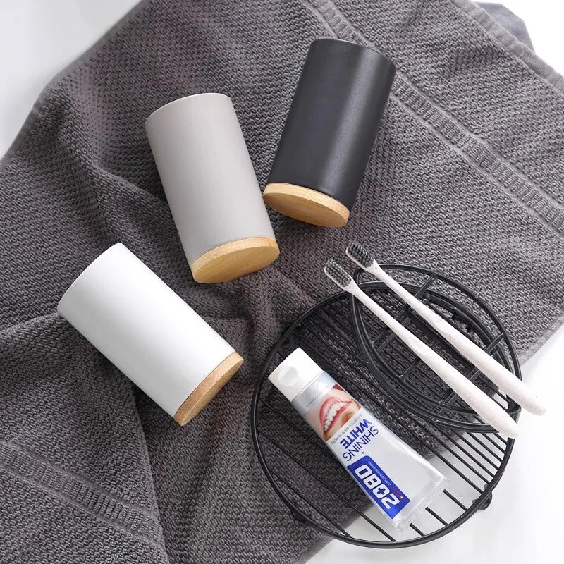 Nordic style ceramic toothbrush holder with wooden base - vue 3 sur 22