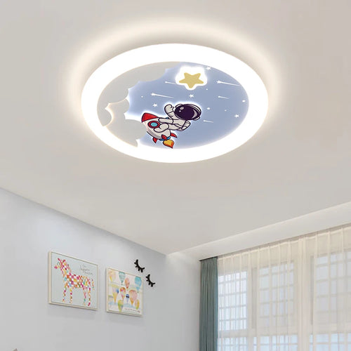 Astronaut ceiling light for children's room with playful and protective design - vue 6 sur 7