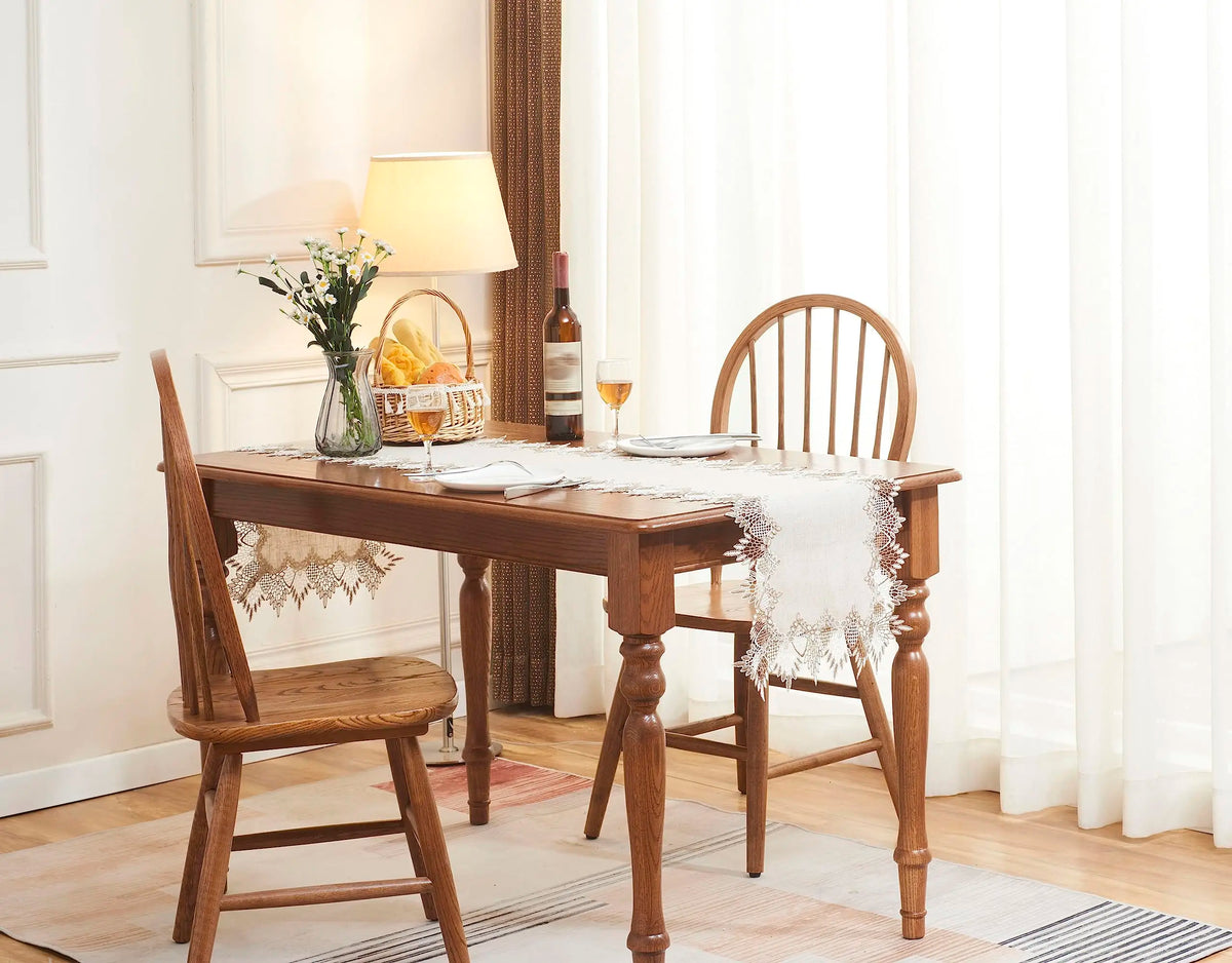 Elegant classic lace style embroidered linen table runner - vue 4 sur 7
