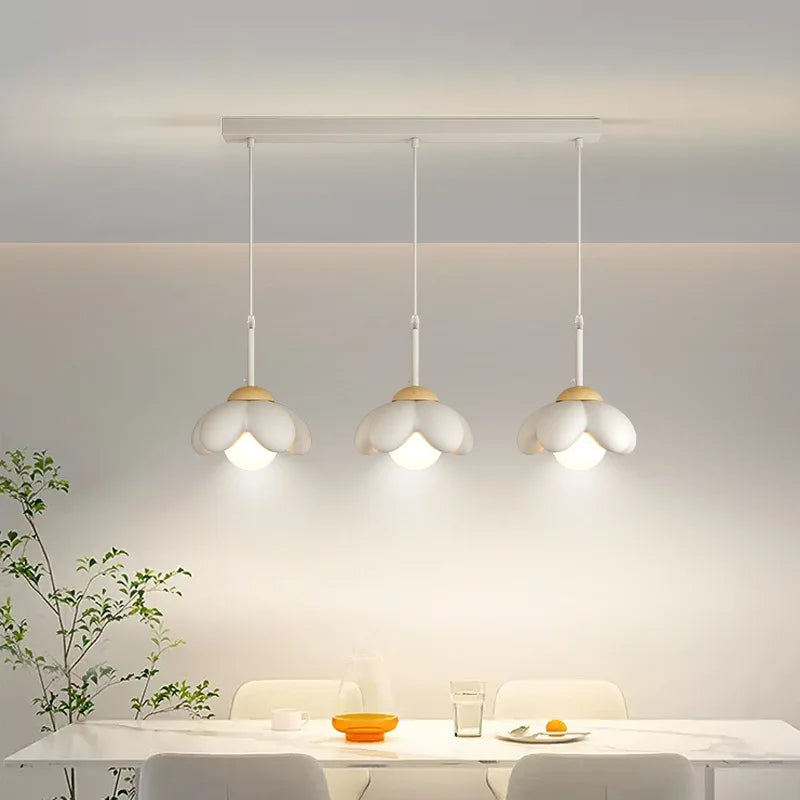 Modern LED pendant light for elegant interior decor - vue 6 sur 10