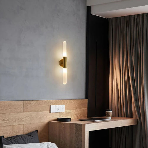 Minimalist LED wall light in metal and clear glass - vue 5 sur 8