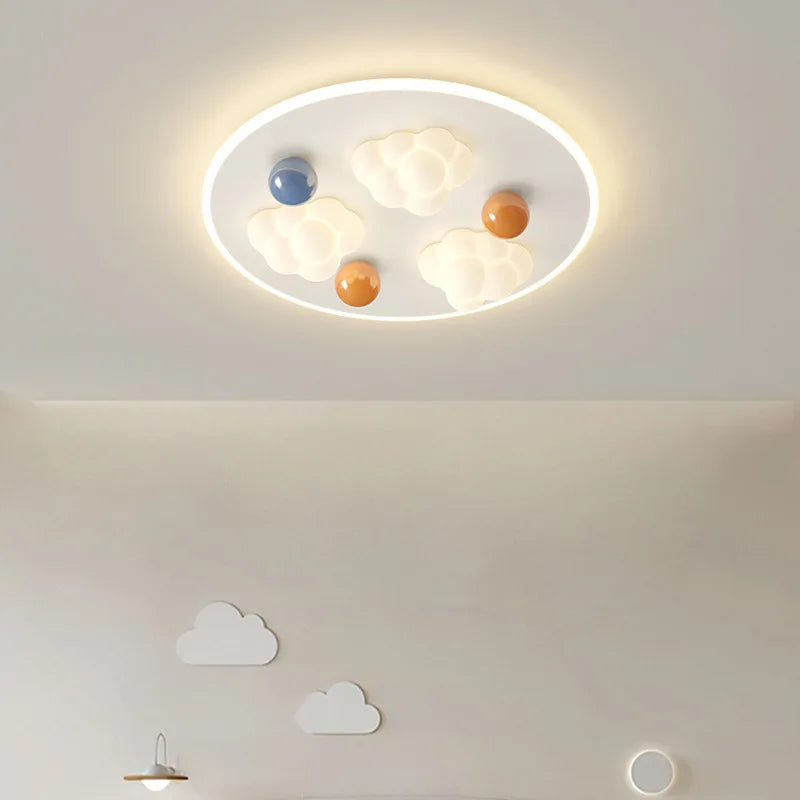 Cream cloud ceiling light for a modern and cosy children's room - vue 5 sur 10