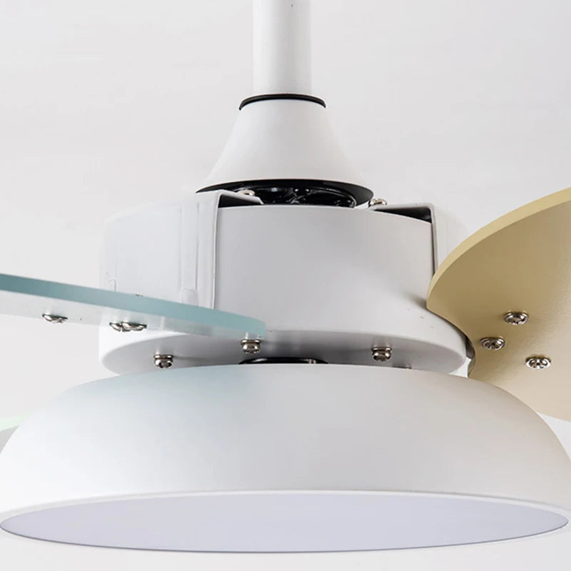 Modern LED ceiling fan with remote control and elegant wood design - vue 5 sur 8