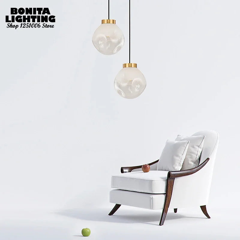 Modern pendant light with semi-frosted translucent bubble glass - vue 3 sur 6