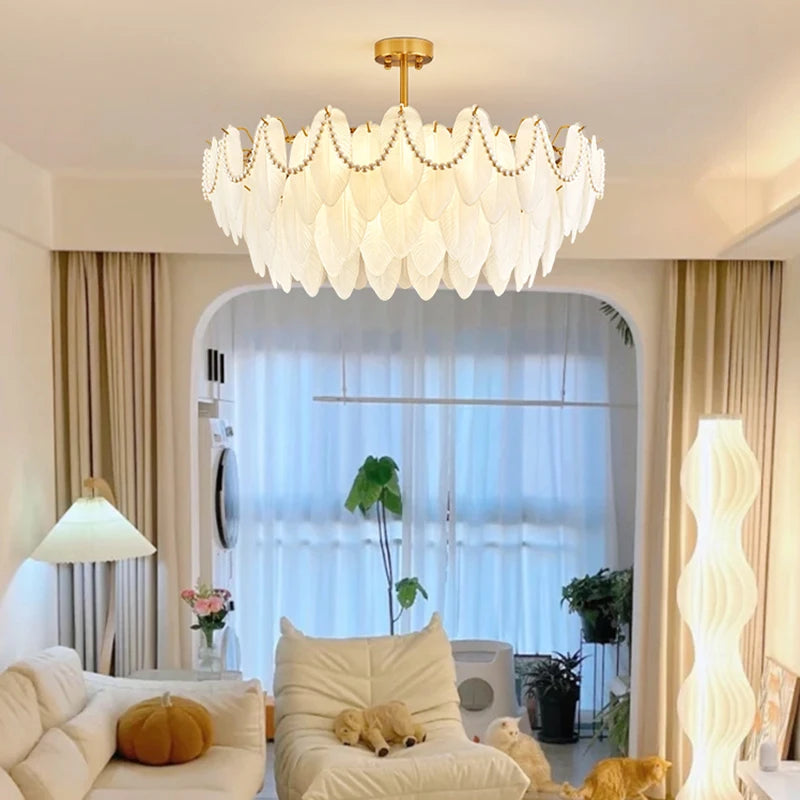 Retro feather chandelier for a romantic and luxurious ambience - vue 5 sur 11