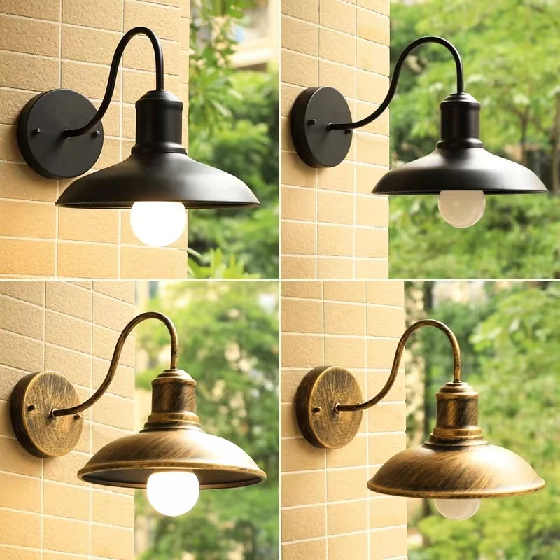 Vintage American outdoor wall light for balcony, garden and villa - vue 3 sur 8