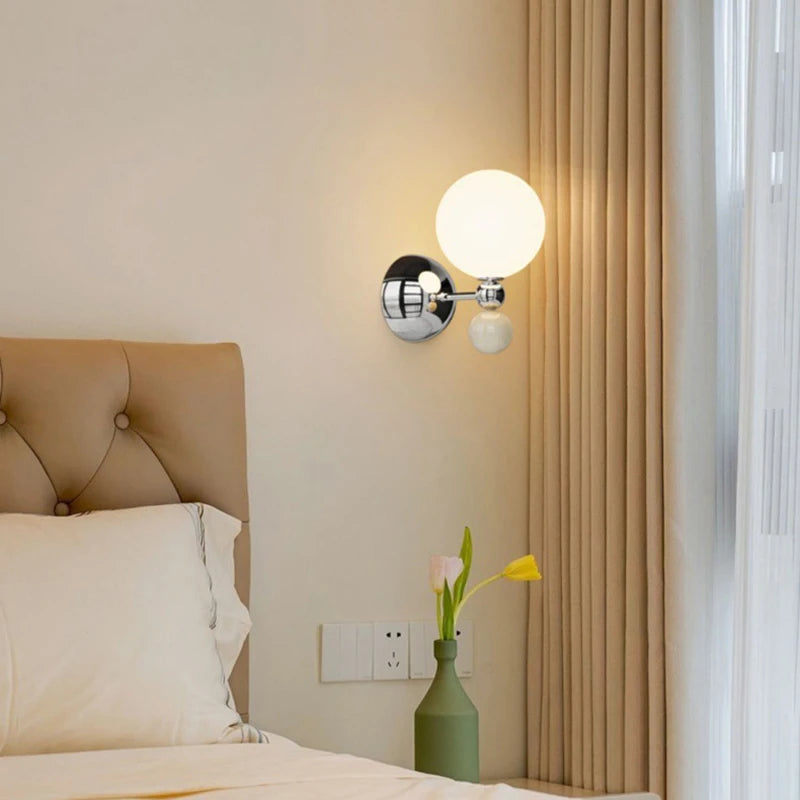Modern wall light in white acrylic and chrome metal, interchangeable