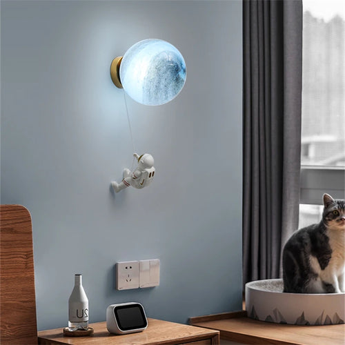 Copper astronaut moon wall light for boys - vue 2 sur 10