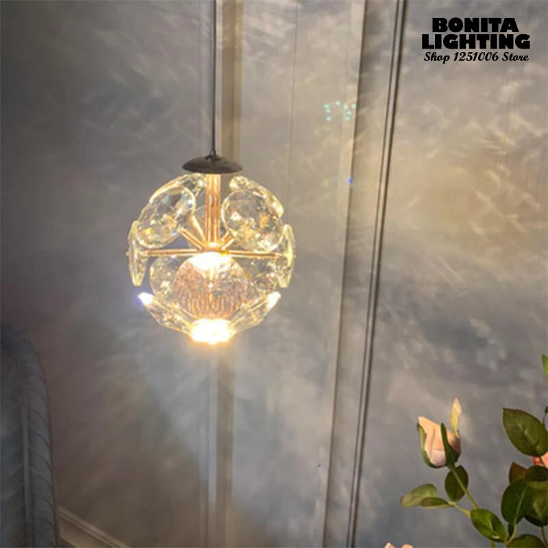 Modern luxury pendant light with luminous diamond design - vue 3 sur 9