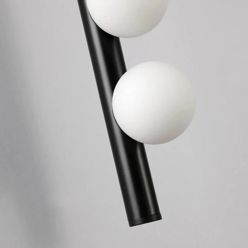 Modern glass and metal wall light for an elegant interior - vue 5 sur 10