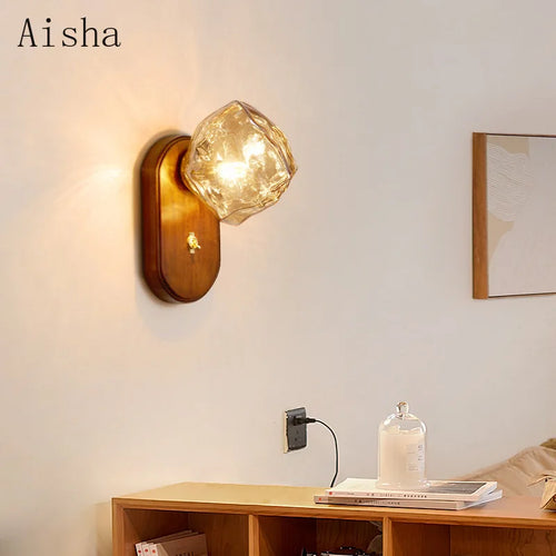 Minimalist Japanese wooden wall light with ice cube design - vue 4 sur 8