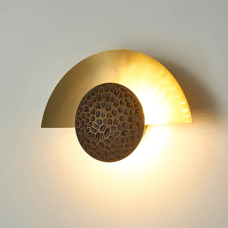 Vintage bronze and iron moon-shaped wall light - vue 3 sur 6