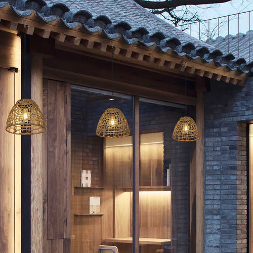 Woven rattan solar pendant light for outdoor decorative use - vue 3 sur 8