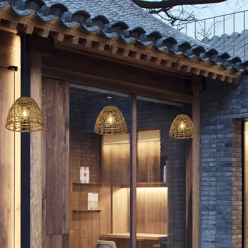 Woven rattan solar pendant light for outdoor decorative use - vue 3 sur 8