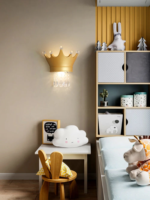 Nordic crown resin wall light for cute children's bedroom - vue 5 sur 12