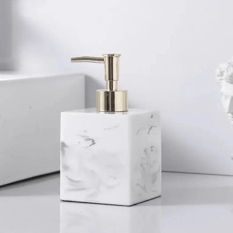 portable hand sanitizer and lotion bottle - vue 10 sur 12