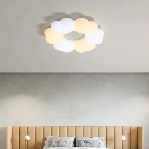 Nordic petal chandelier for a cosy romantic atmosphere - vue 2 sur 10