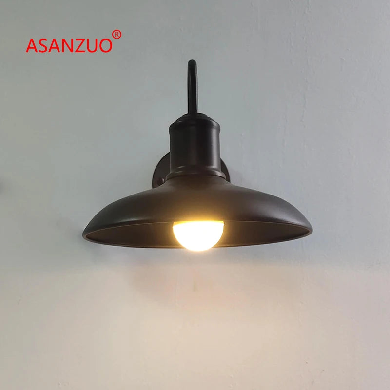 Vintage American outdoor wall light for balcony, garden and villa - vue 5 sur 8