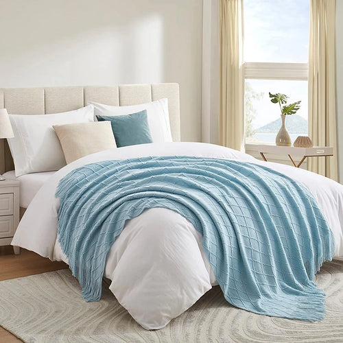 Nordic-style knitted throw with pom-poms and check pattern - vue 7 sur 7
