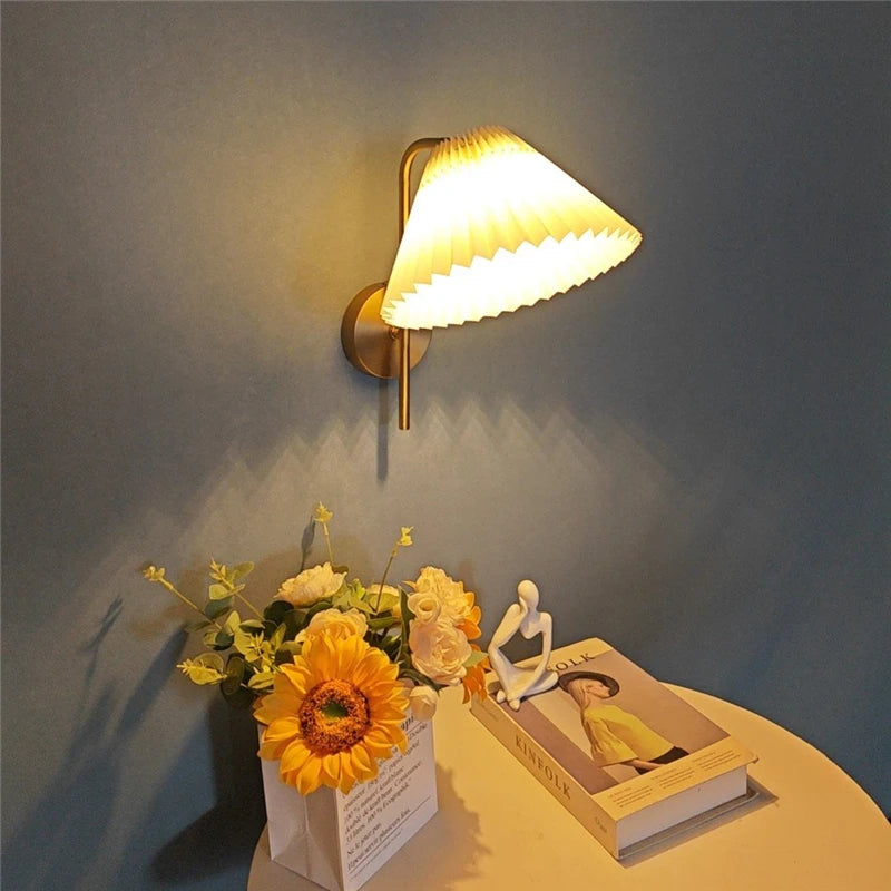Modern nordic wall light with adjustable and rotating illumination