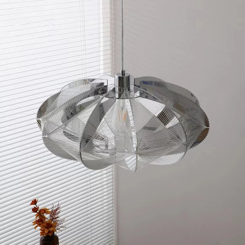 Minimalist postmodern pendant light with elegant geometric patterns - vue 3 sur 7