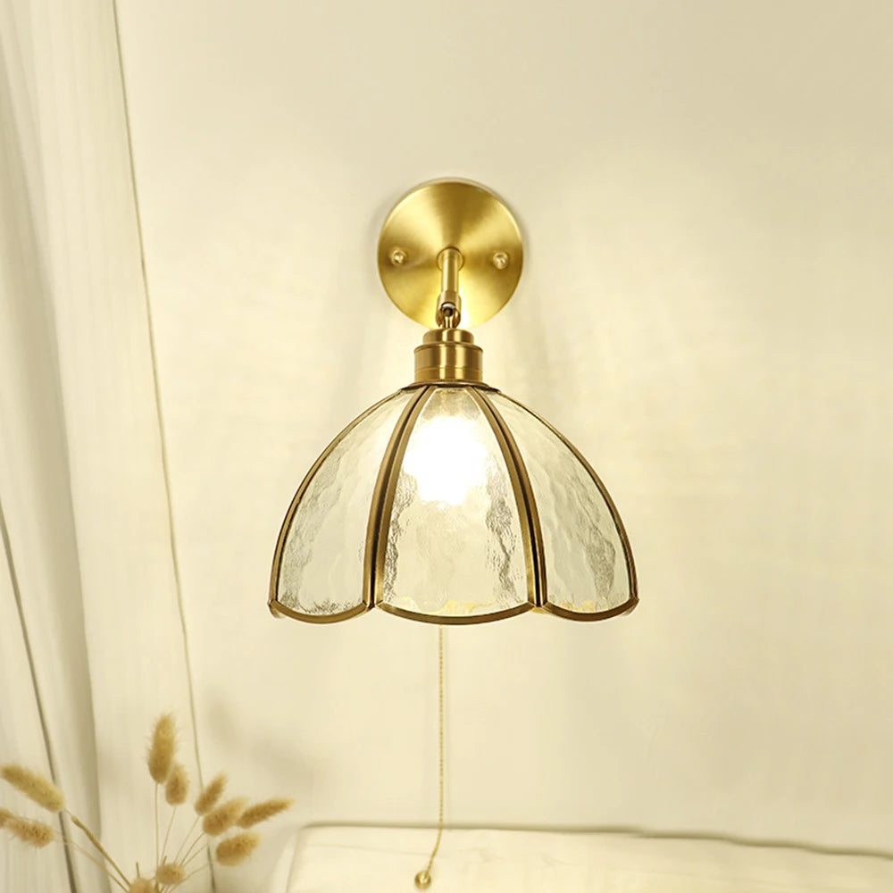 Elegant brass and glass wall light modern design with switch - vue 3 sur 8