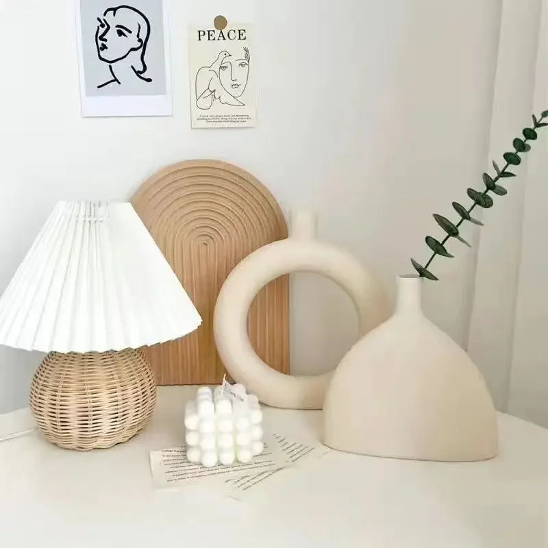 modern ceramic vase for dried flowers interior decoration - vue 6 sur 16