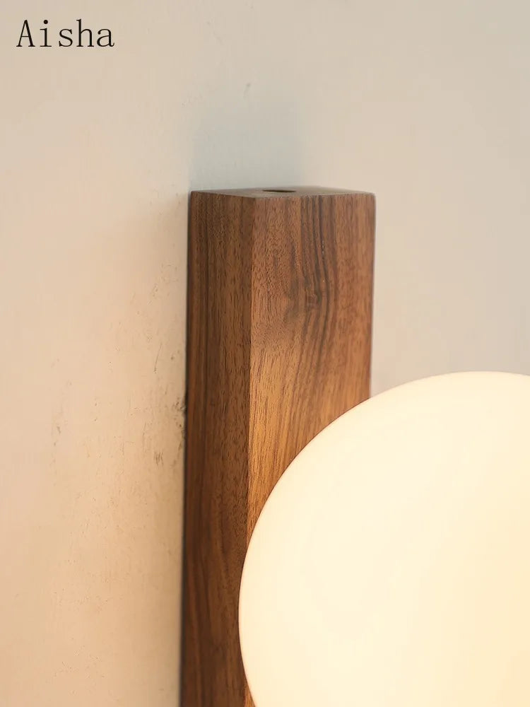 Retro walnut wall light with decorative glass - vue 5 sur 7
