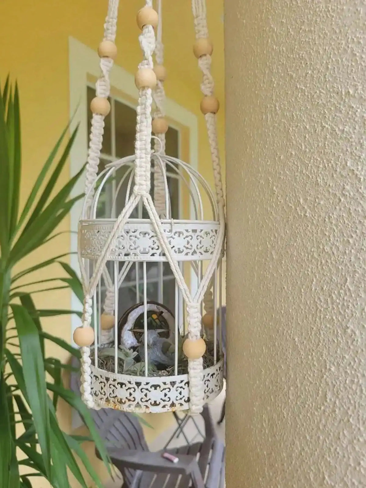 decorative woven hanging basket with wooden beads - vue 3 sur 6