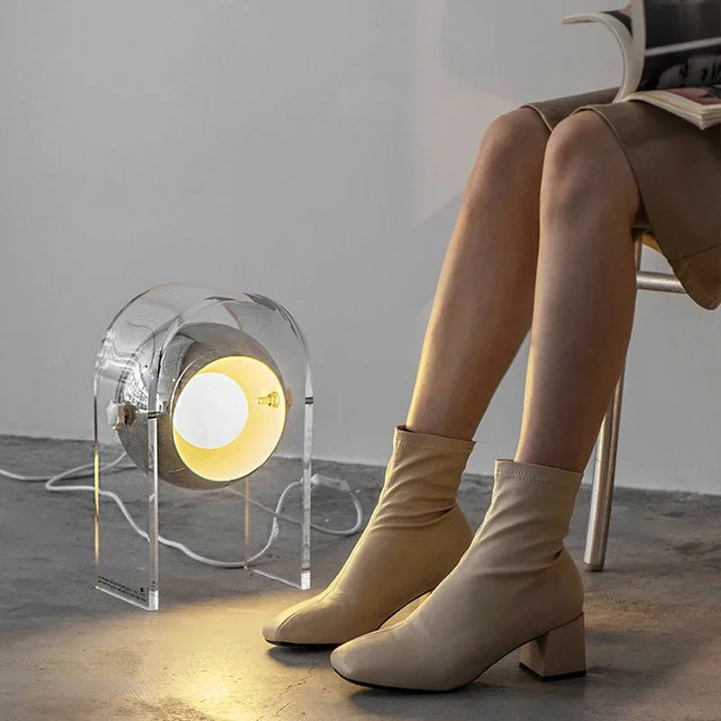 Modern acrylic designer bedside lamp for contemporary interiors - vue 4 sur 7