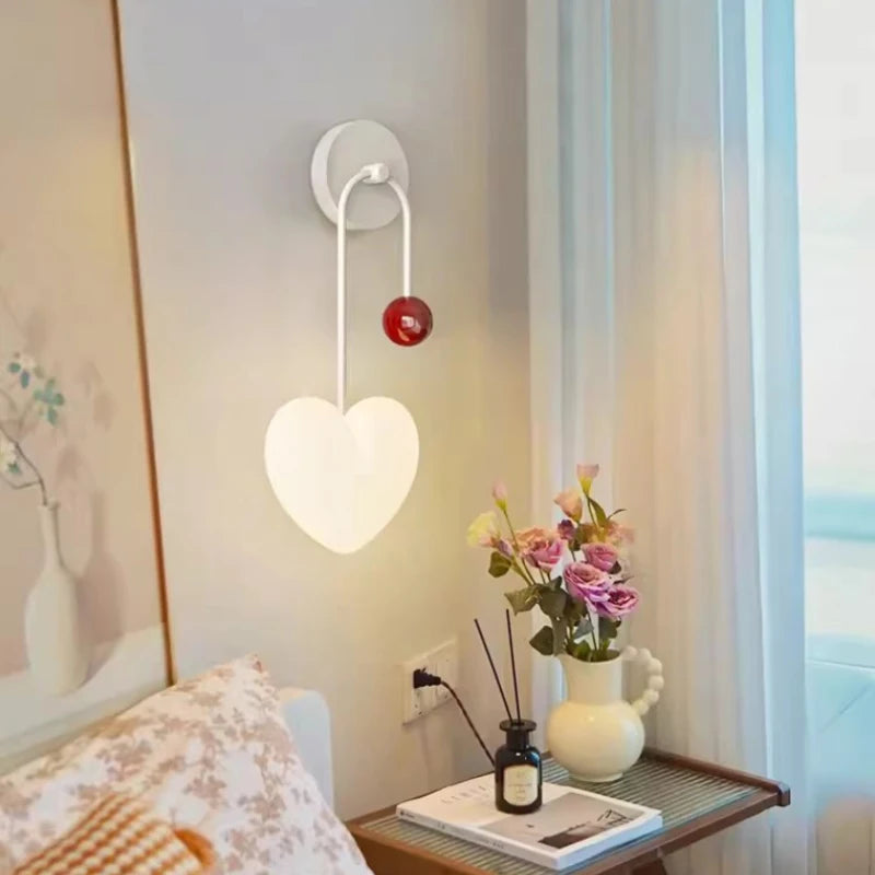 Modern heart-shaped wall light for children's bedroom