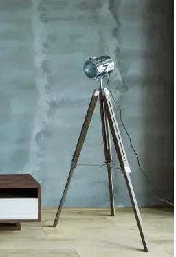 Industrial wood floor lamp with vintage hinged tripod - vue 8 sur 9