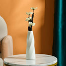 lightweight vase for decorating floral arrangements and dried flowers